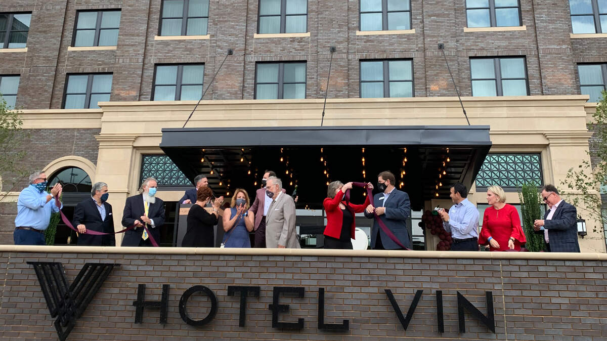 Grapevine is now home to the new Hotel Vin, part of the Mariott Autograph Collection and located in the heart of the historic North Texas city. City officials and others participated at the ribbon cutting in early September.