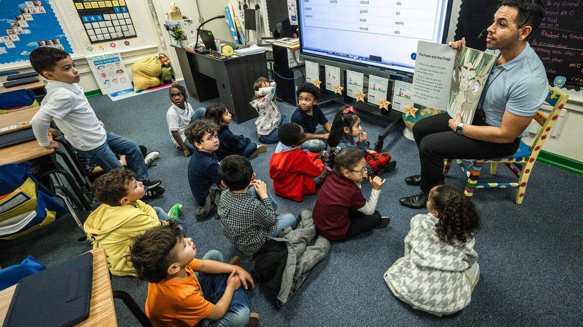 First-grade teacher Luis Ortiz goes over vowels with his students during class at South Hi Mount Elementary in Fort Worth on Tuesday, Dec. 5, 2023.