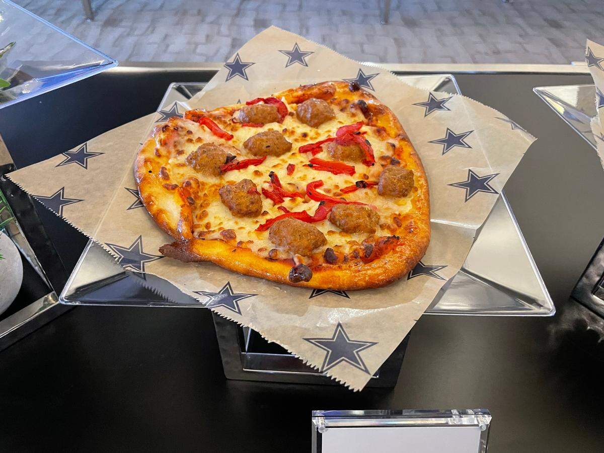 Sausage and red pepper flatbread available at Dallas Cowboys home games this season.