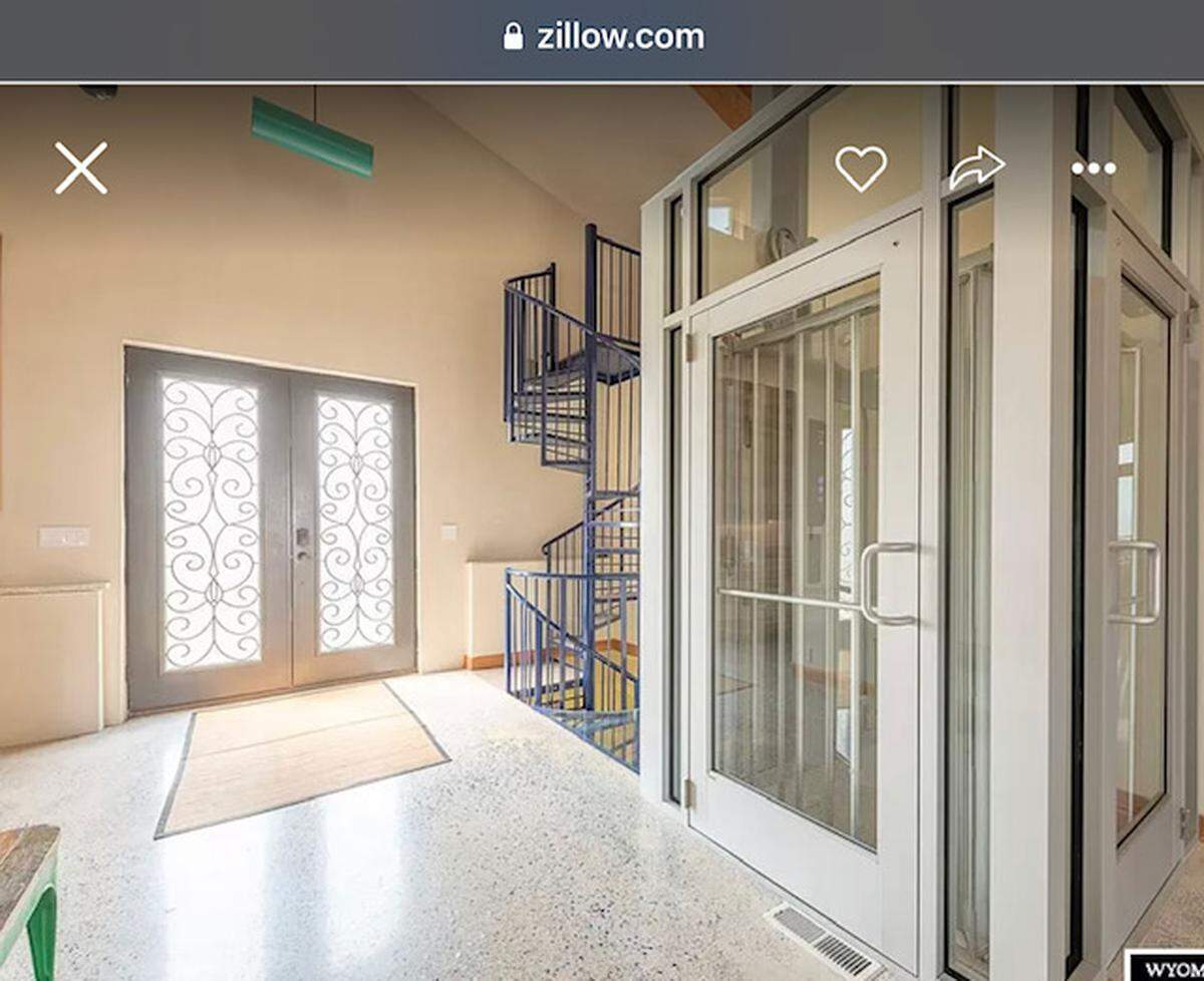 Interior/Elevator