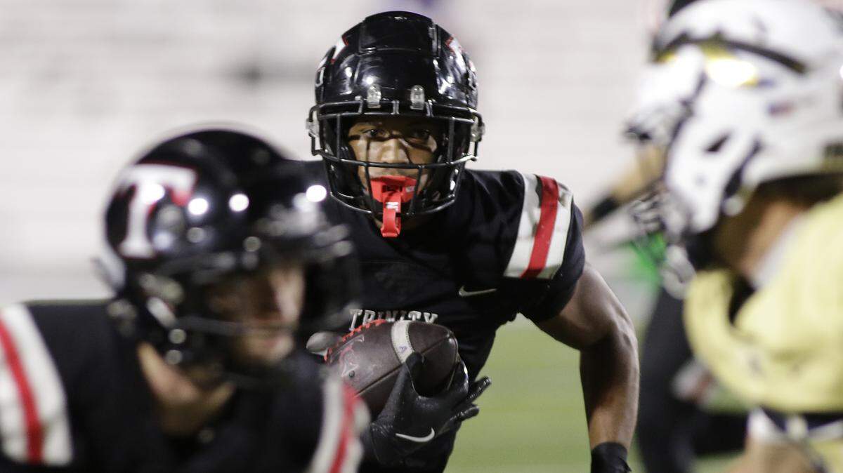Here are the Fort Worth-area high school football district standings through Week 8