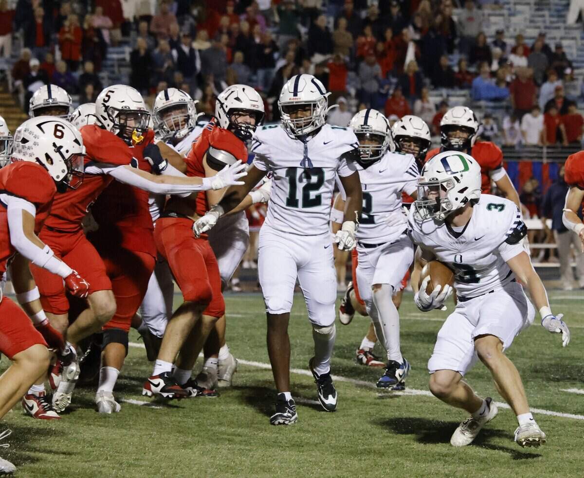 Oakridge running back Cole Worthington (3) attempts to find a way through the crowd for his touchdown run late in the second half of the SPC 2025 3A Football Championship football game between The Oakridge School and Fort Worth Country Day at Mavericks Stadium in Arlington, Texas, Saturday Nov. 08, 2025.