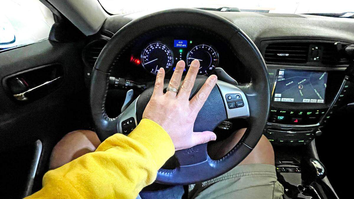 Car horn photo illustration