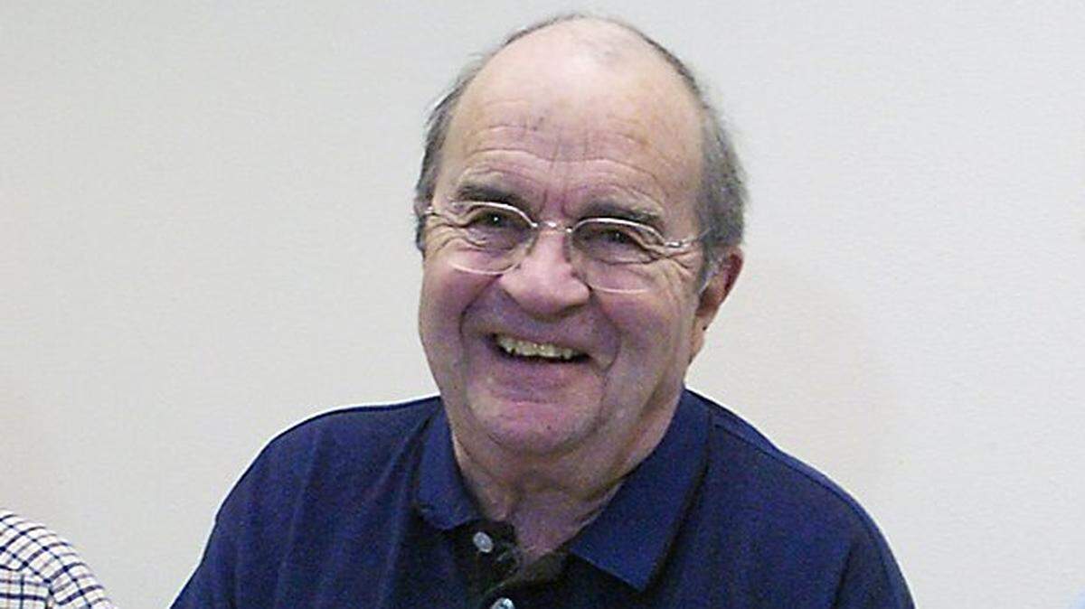 Legendary sports broadcaster Bill Mercer, shown in a 2005 photo, died on Sunday. March 23, 2025. He was 99.