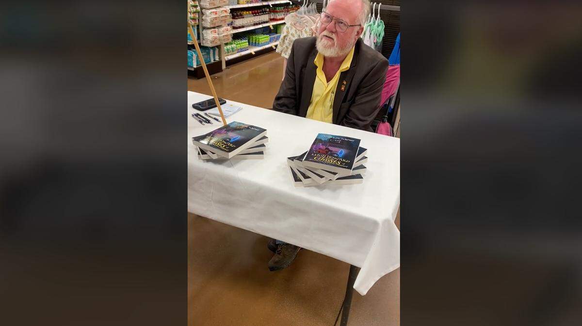 Author Shawn Warner promotes his book “Leigh Howard and the Ghosts of Simmons-Pierce Manor.”