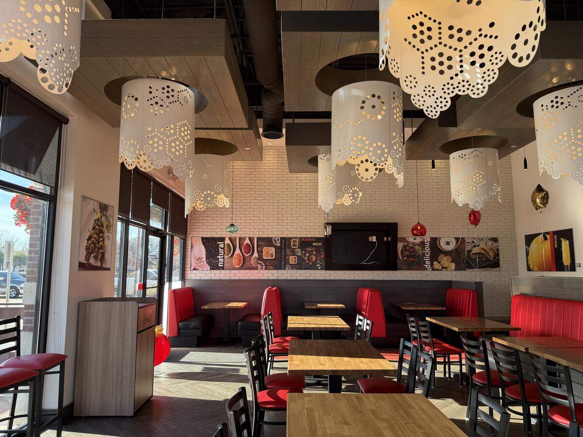 Madras Mojo, a quick serves south Indian cuisine restaurant features a spacious seating area and an option to taste the food before purchase.