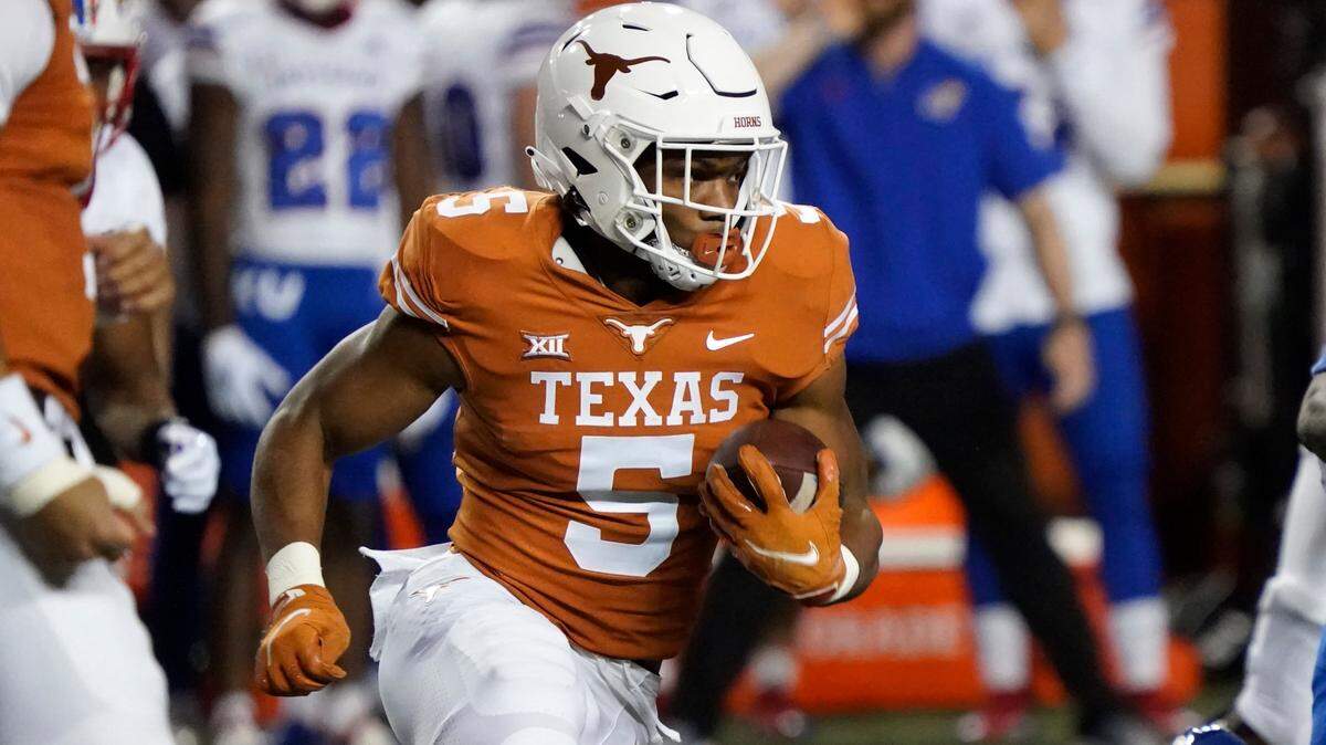 The Dallas Cowboys are expected to meet with the agent for Texas running back Bijan Robinson (5) this week.