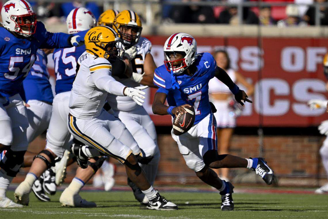 Nov 30, 2024; Dallas, Texas, USA; California Golden Bears linebacker David Reese (7) and Southern Methodist Mustangs quarterback Kevin Jennings (7) in action during the game between the SMU Mustangs and the California Golden Bears at Gerald J. Ford Stadium. Mandatory Credit: Jerome Miron-Imagn Images