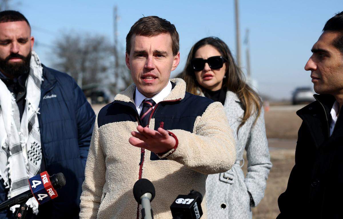 Travis Fife, the staff attorney for Texas Civil Rights Project, speaks during a press conference held to demand the release of Leqaa Kordia from the Praireland Detention Facility in Alvarado on Friday, Jan. 30, 2026. Kordia has been detained since March 14, 2025