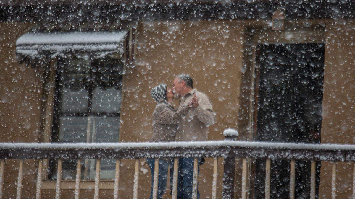 Travel experts in New York release their list of 110 of the coziest small towns in America. Their rankings are based on popularity with winter visitors and photographers, cozy weather and Christmas activities. 