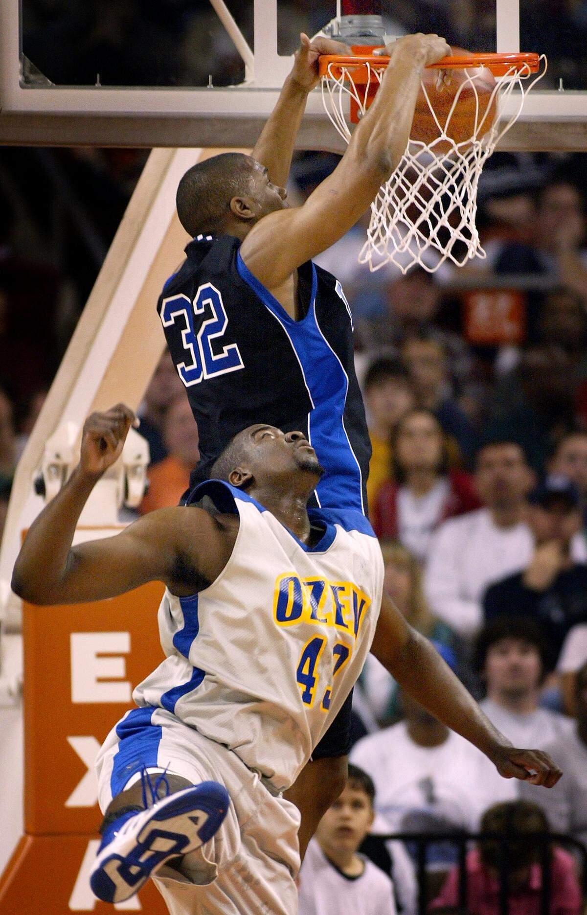 Dunbar’s Jeremis Smith dunks over Kendrick Perkins in the first half of their 2003 state championship game. Dunbar defeated Beaumont Ozen 66­-54.