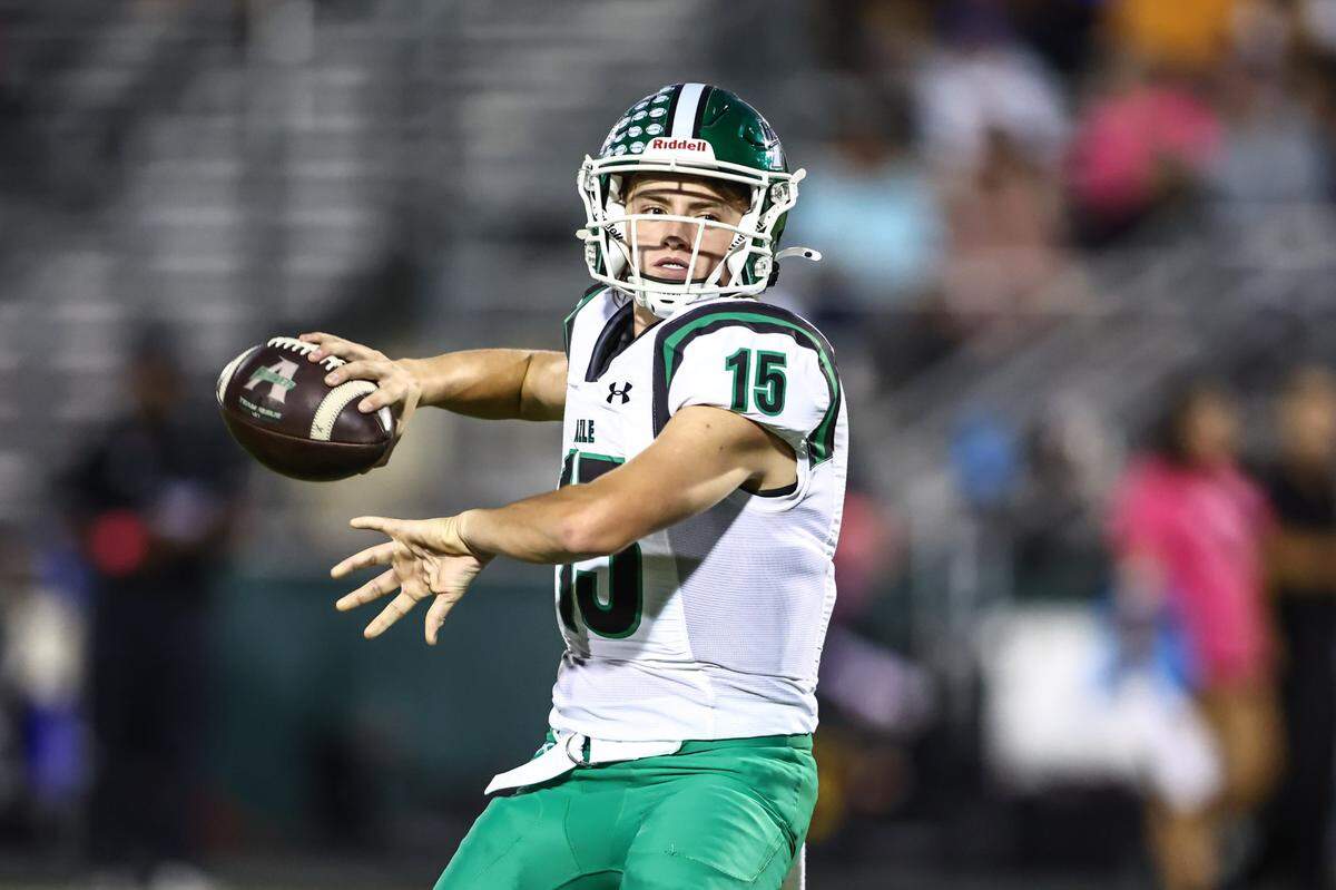 Azle quarterback Derrek Vowell is the Star-Telegram’s No. 10 QB to watch.
