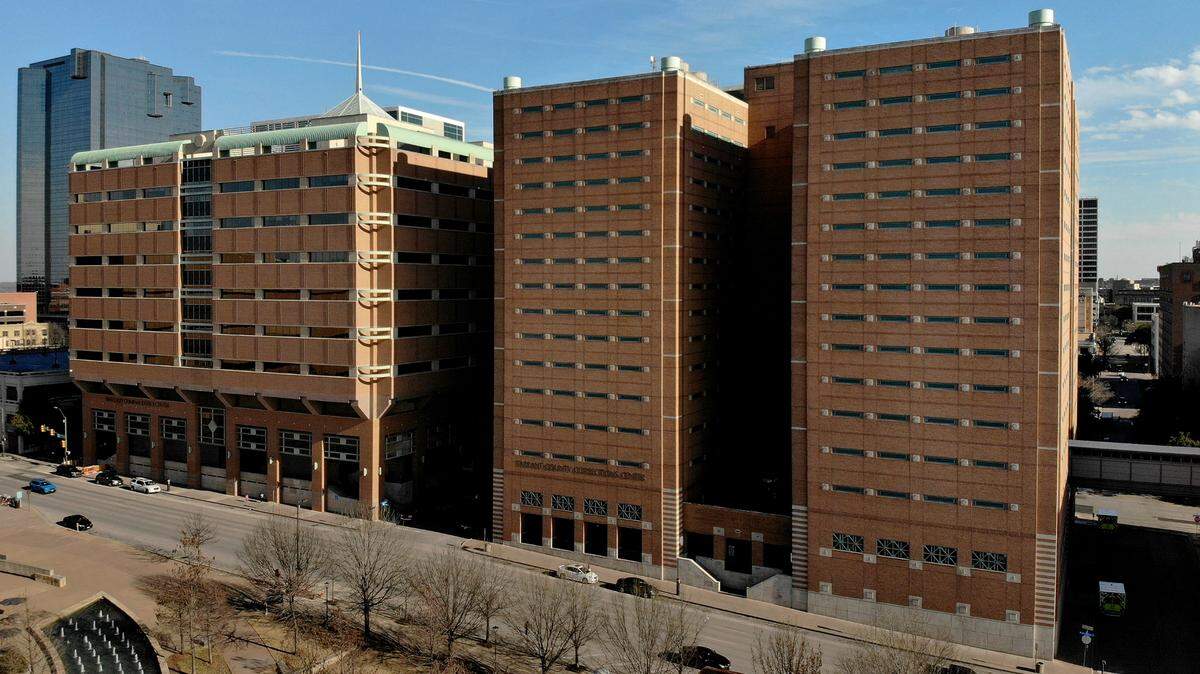 The Tarrant County Corrections Center, right, and Tim Curry Criminal Justice Center in downtown Fort Worth on March 2, 2022. A 72-year-old man who was in custody of the Tarrant County Jail died on Sept. 14, 2022.