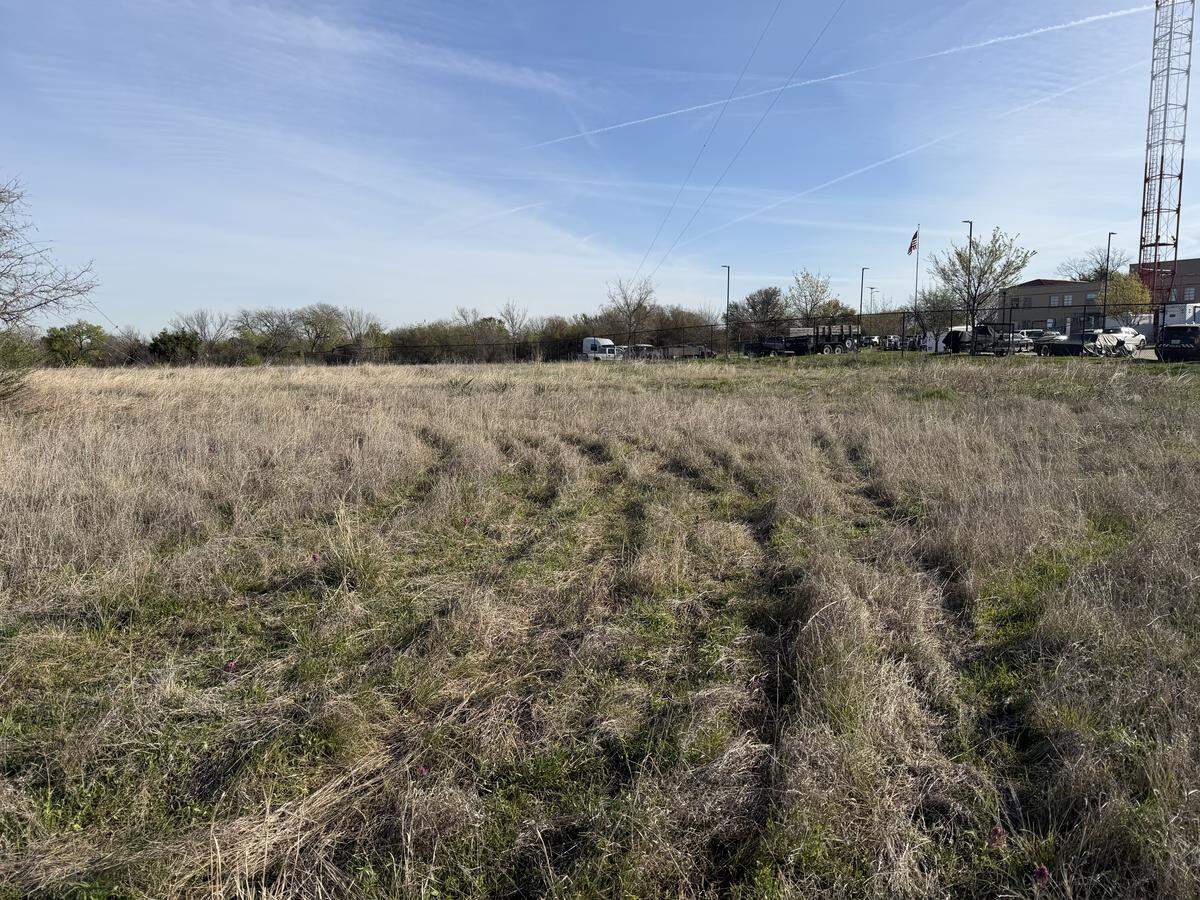 Fort Worth residents are upset after ATV tire tracks have damaged wildflowers at Tandy Hills Nature Area’s Broadcast Hill as wildflower season nears.