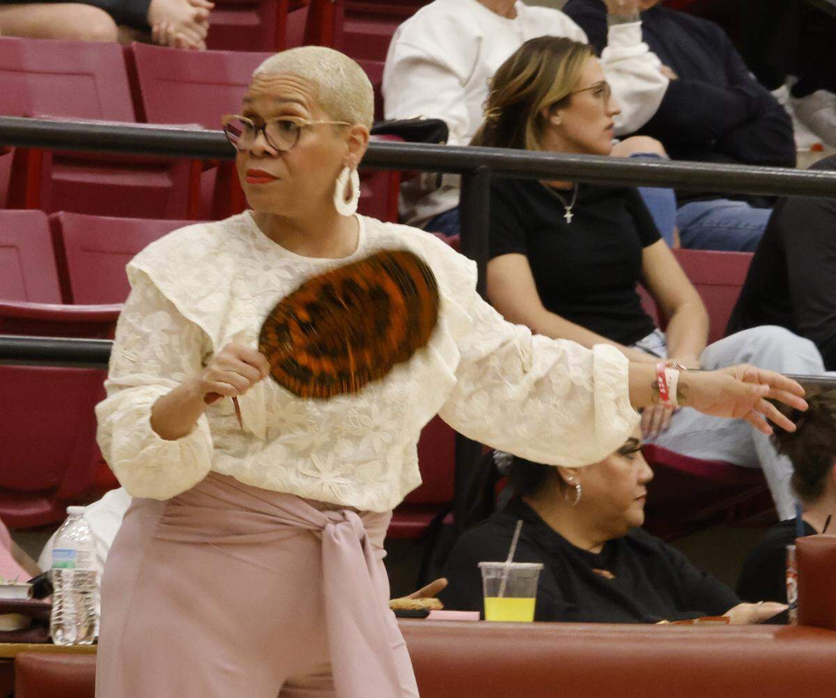Mansfield Summit head coach Amy Gillum works her fan on the sidelines against Argyle during the first half of a UIL Class 5A DII girls playoff basketball game at Saginaw High School in Saginaw, Texas, Thursday Feb. 19, 2026.