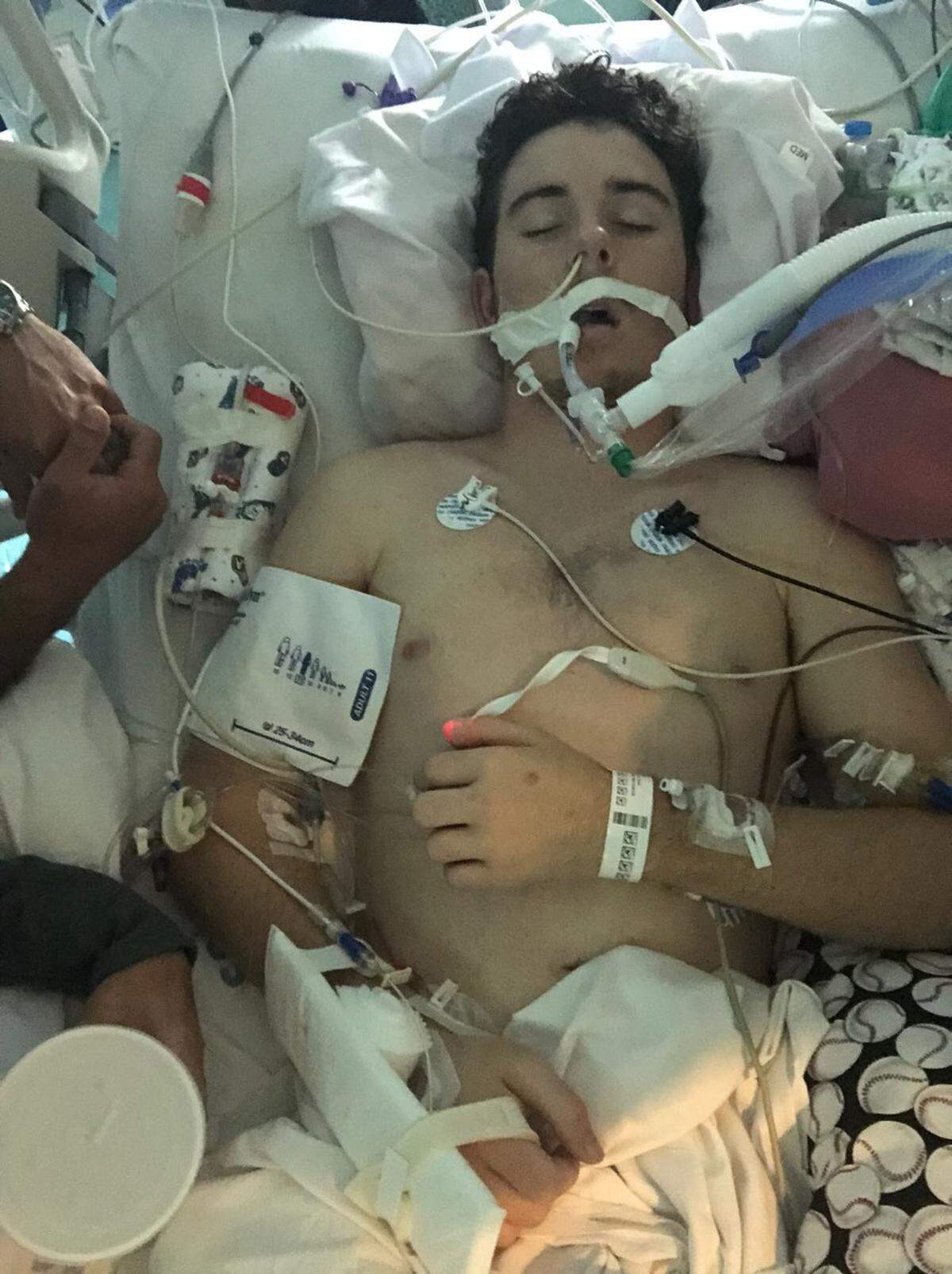 Trystan Zohfeld was hospitalized for 18 days at Cook Children’s Hospital in Fort Worth when his lungs failed in July. His doctors determined his respiratory failure was caused by vaping e-cigarettes.
