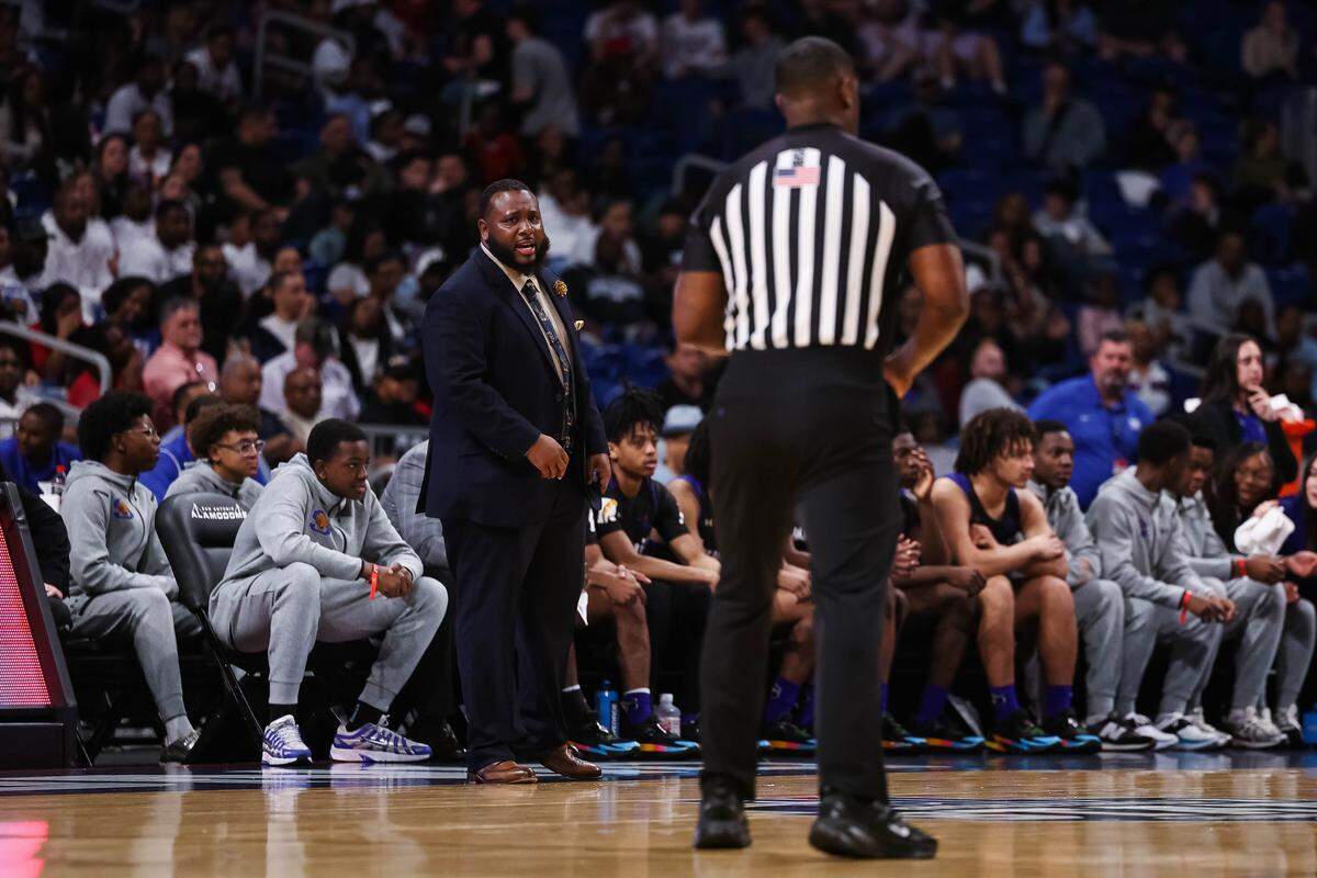 Mansfield Summit head coach Emund Prichett shouts toward an official in the Class 5A Division II state championship against Beaumont United at The Alamodome in San Antonio, Texas, March 14, 2026.