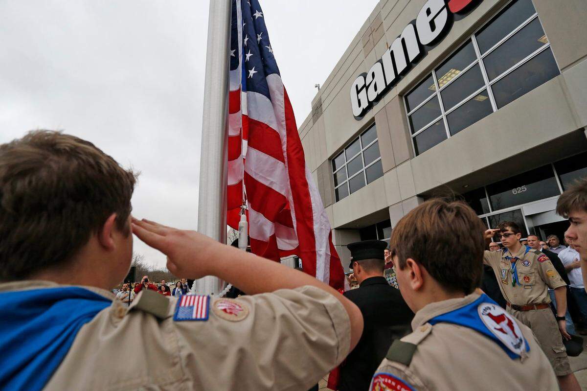 Feb. 20, 2017: When the GameStop Veteran Employee Resource Group wanted a flagpole and American flag for the company’s Grapevine headquarters, they collected more than $10,000 to pay for it. On President’s Day, company executives, associates and the group held brief dedication ceremony led by the Grapevine police, fire department and Boy Scout Troop 7 Honor Guards.