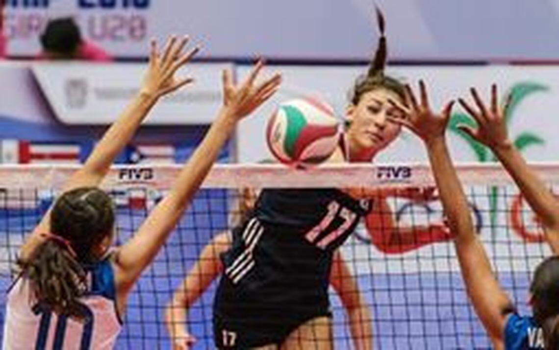 Mansfield's Molly Phillips goes for a kill attempt.