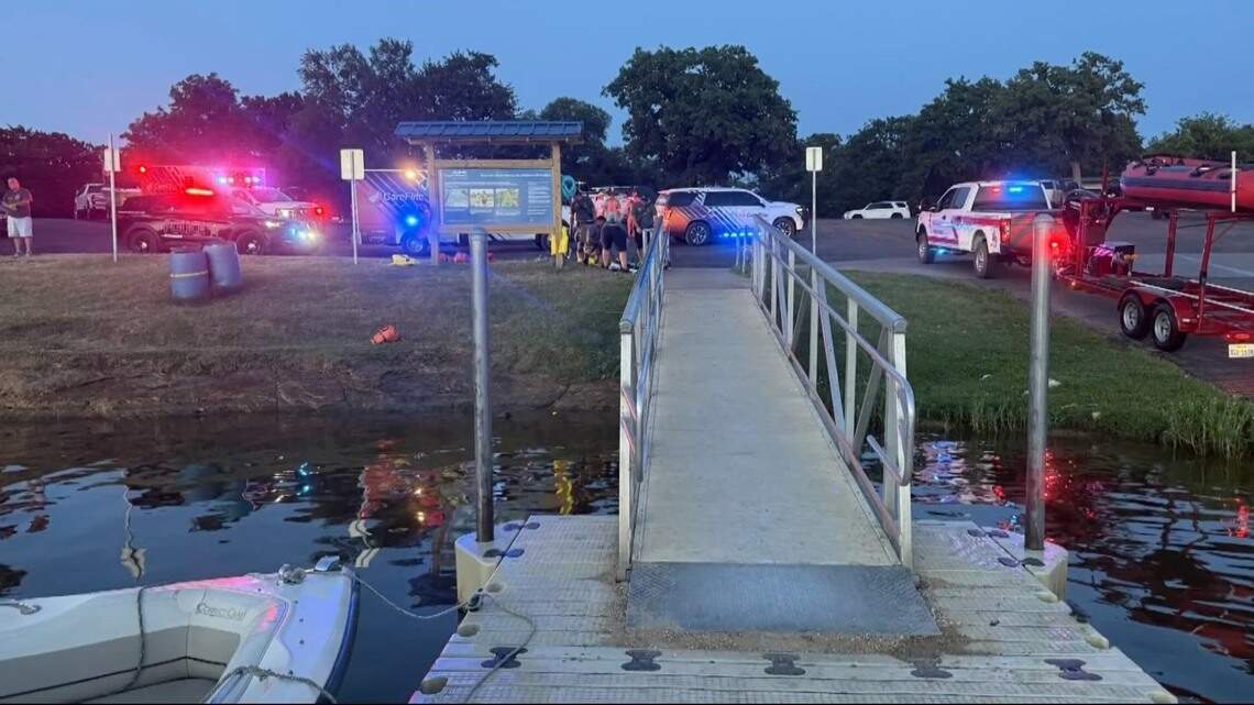 Off-duty firefighter saves 3 kids trapped under boat on North Texas lake