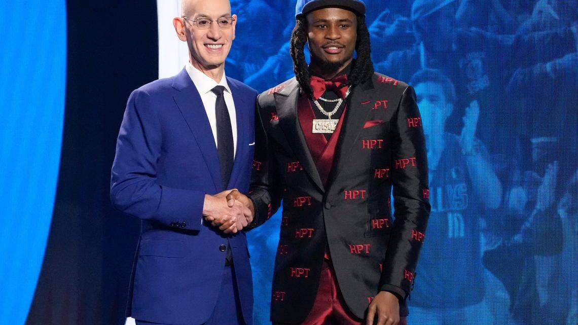 Cason Wallace poses for a photo with NBA Commissioner Adam Silver after being selected 10th overall by the Dallas Mavericks during the NBA basketball draft on Thursday.