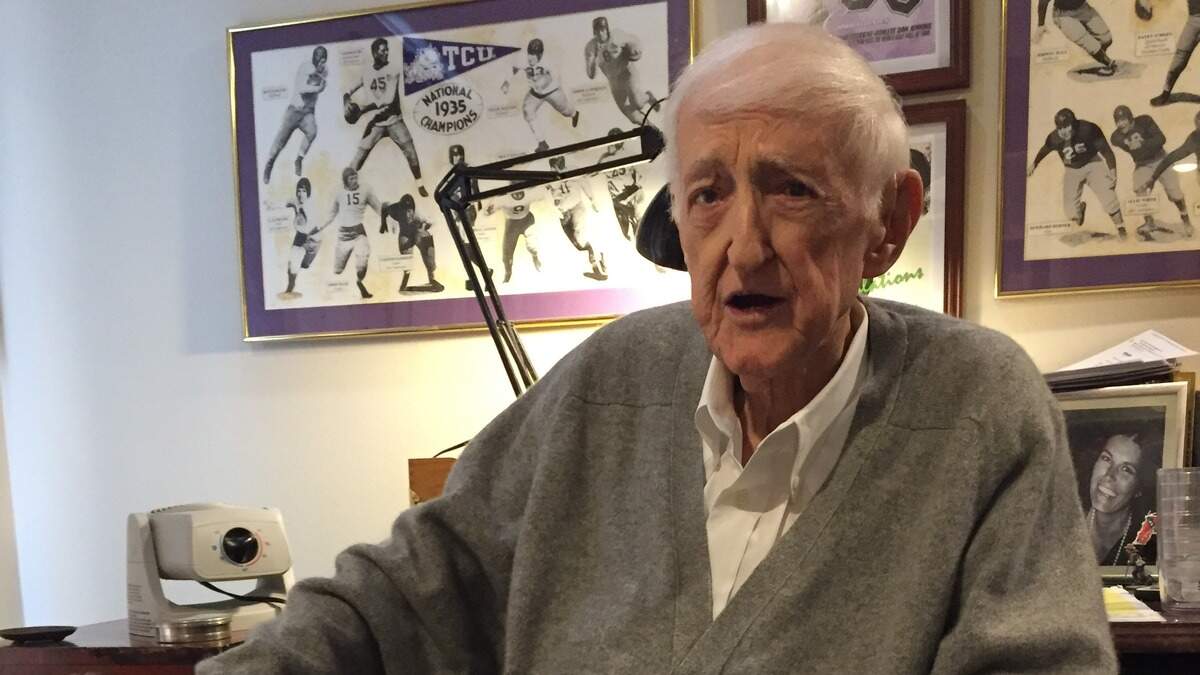 Dan Jenkins sit in his office in Fort Worth, where he still writes. He has a new book out.