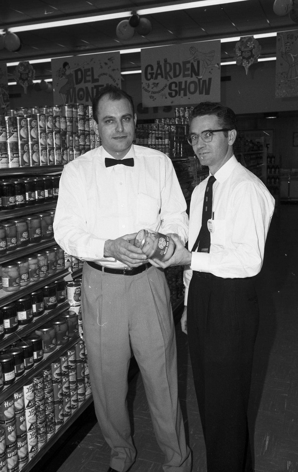 April 2, 1959: O.R. Pace, manager of Buddies No. 14, helps Ray Elridge, assistant, stock shelves of the newly opened store at 6528 Meadowbrook Drive. (The location was near where Church’s Chicken is today.)