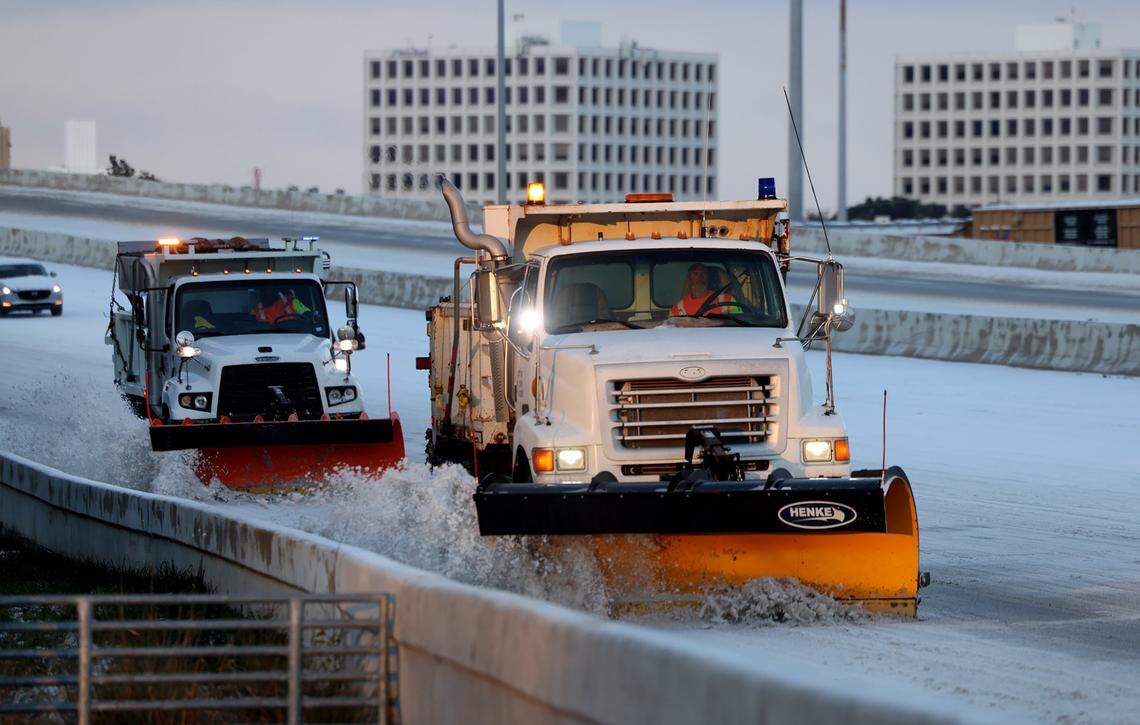 Road crews plow an eastbound lane of Interstate 30 in downtown Fort Worth on Sunday, Jan. 25, 2026.