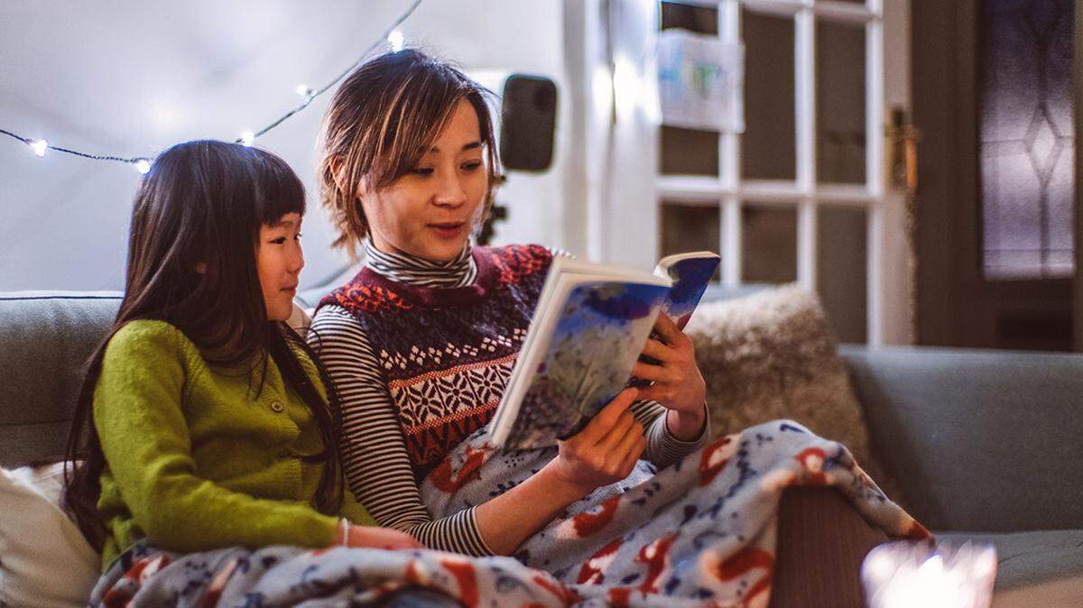 Reading kids bedtime stories teaches more than just a single lesson.