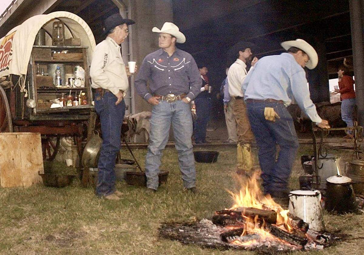 Tom Perini serving up a chuckwagon breakfast at a special event under Central Expressway in Dallas Nov. 8, 2004.