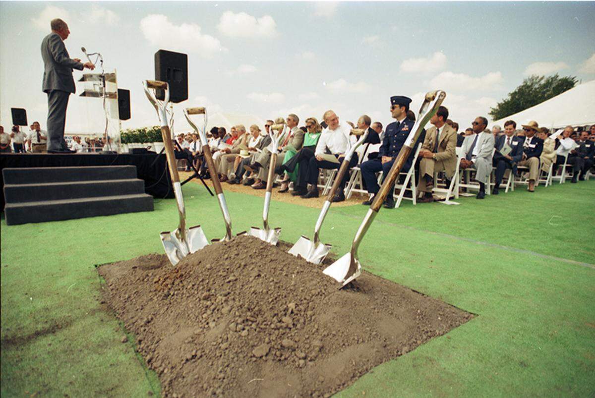 July 13, 1988: Fort Worth Mayor Bob Bolen speaks during a groundbreaking ceremony for Alliance Airport.