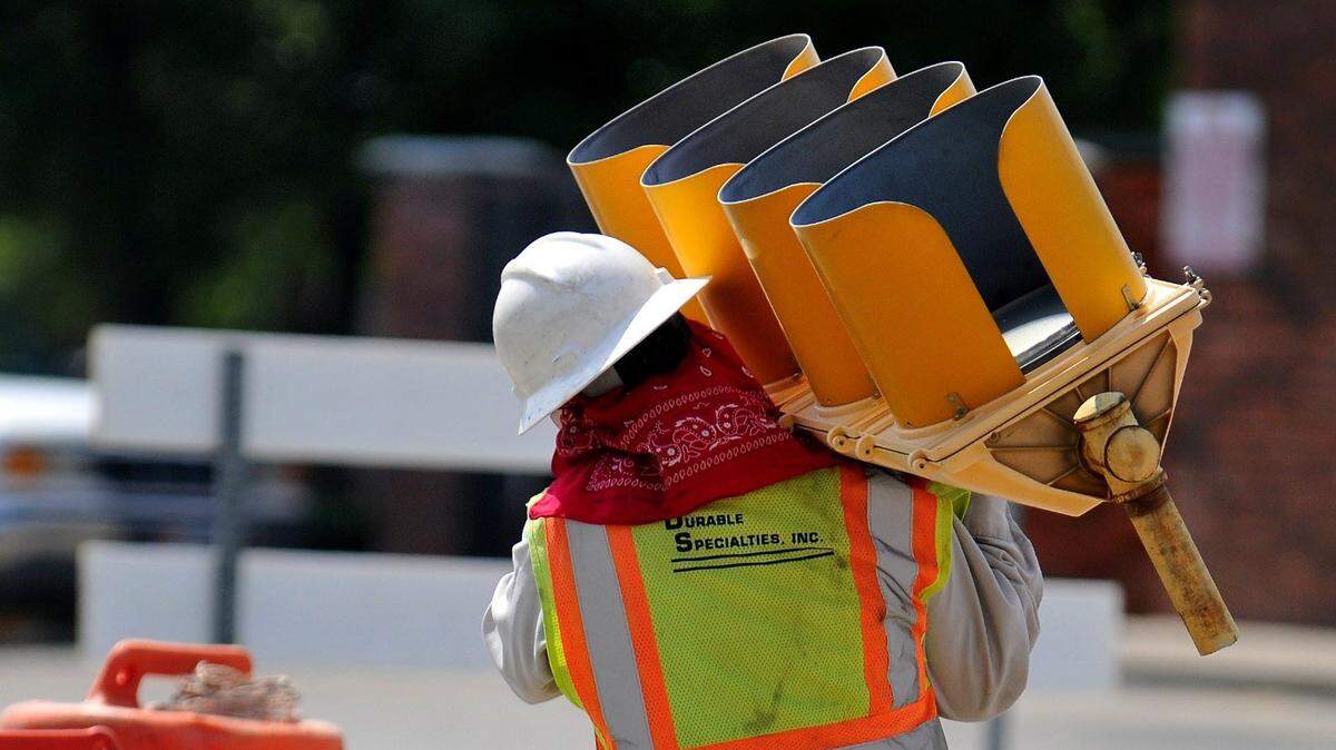 Fort Worth plans to construct traffic signals and new sidewalks at the intersection of N Beach Street and Champions View Parkway by Dec. 2025.