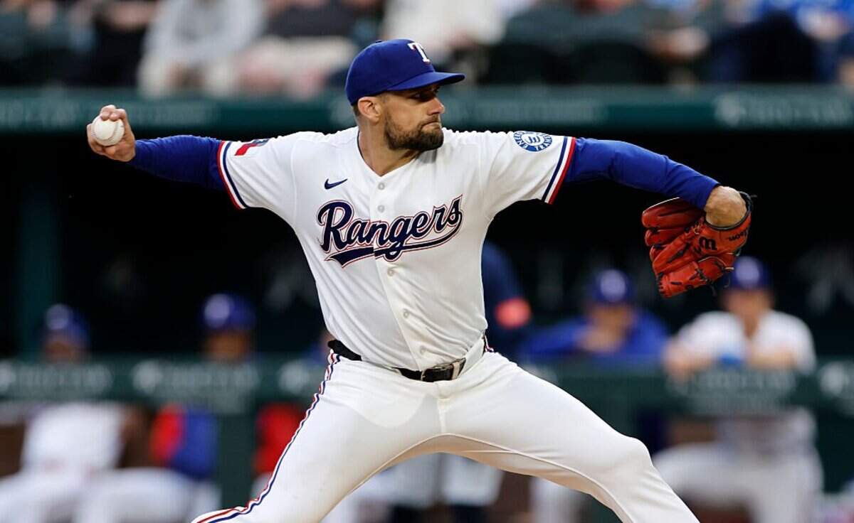 ARLINGTON, TEXAS - APRIL 7: Nathan Eovaldi #17 of the Texas Rangers pitches against the Seattle Mariners during the first inning at Globe Life Field on April 7, 2026 in Arlington, Texas. (Photo by Ron Jenkins/Getty Images)