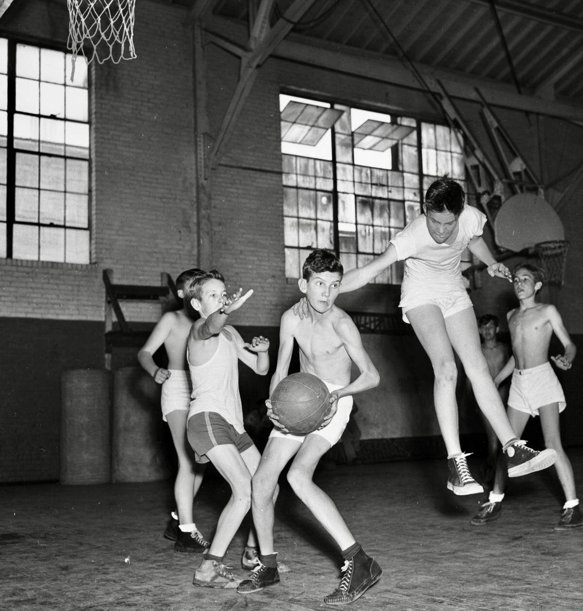 In 1948, future TCU star and Fort Worth school board president Dick O’Neal of Meadowbrook leaped high over Nelson Stubblefield of the Atomic Mudgets in the boys 12-under city rec basketball championship game at the Fort Worth Recreation Building. Meadowbrook won, 16-15. (Fort Worth Star-Telegram Collection/UT Arlington Special Collections)