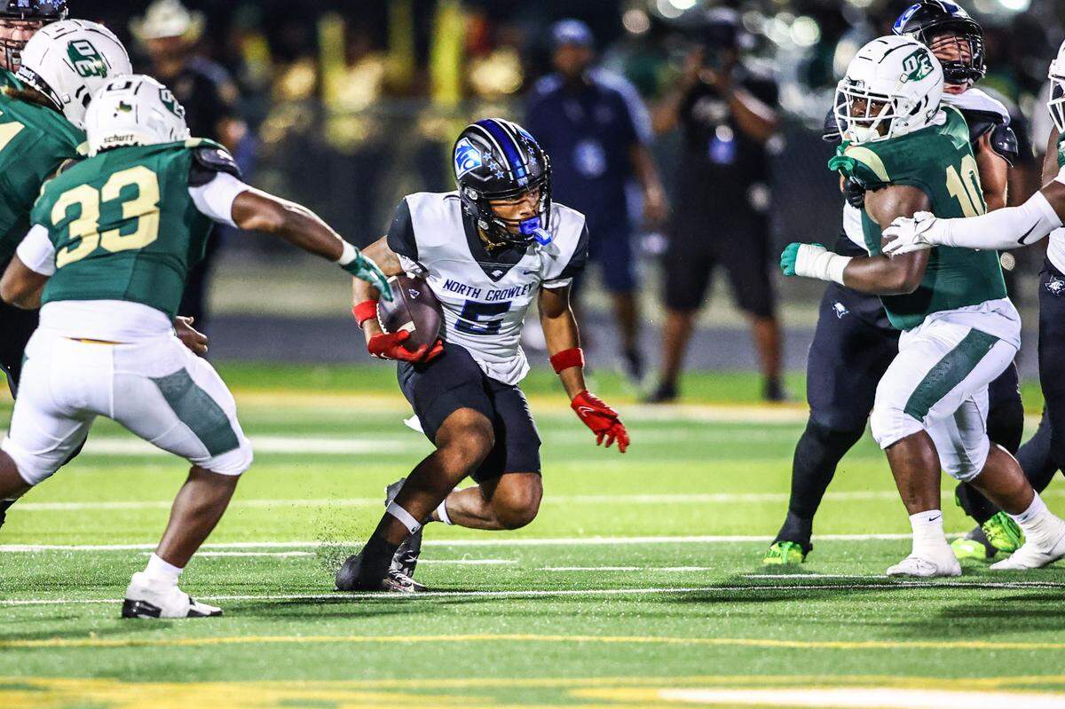 North Crowley running back Daniel Bray cuts through the DeSoto defense on Friday, September 6, 2024 at Eagle Stadium in DeSoto, Texas.