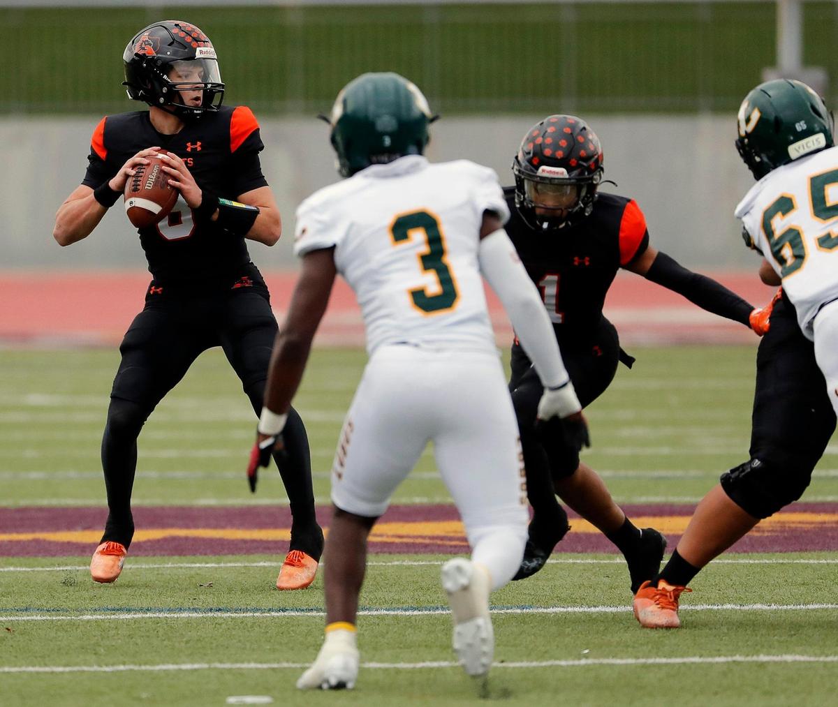 Aledo quarterback Hauss Hejny (8) stands in the pocket in the first half of a UIL Class 5A D1 state semifinal football game at the John Kincaide Stadium in Dallas, Texas, Saturday, Dec. 10, 2022. Longview led Aledo at the half 14-3. (Special to the Star-Telegram Bob Booth)
