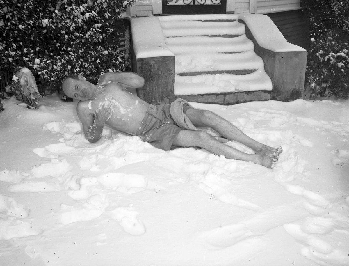 Dec. 31, 1947: “R.D. Seago bathing in snow.”