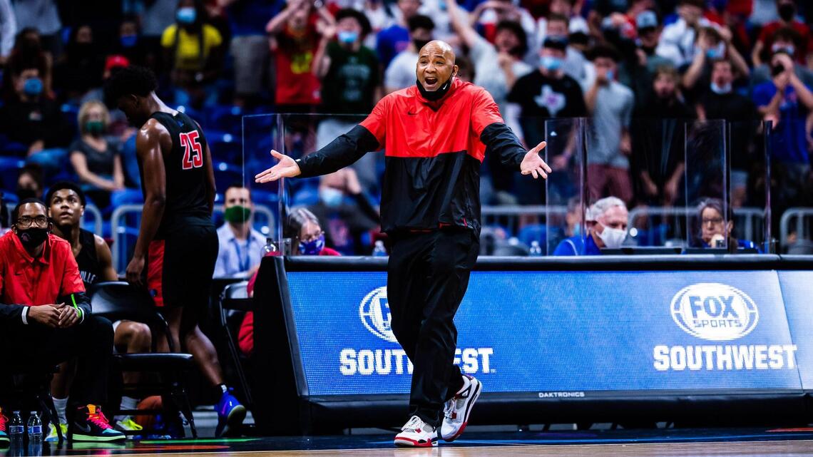 Duncanville: El equipo de basquetbol es despojado del título estatal, su entrenador principal suspendido