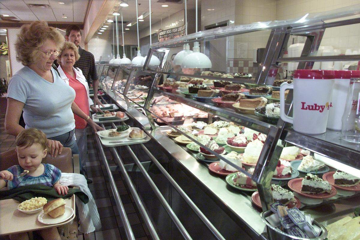 Barrie Wall pushes Emma Wall, 2, as they get lunch at Luby’s Cafeteria on Hulen April 4, 2003.