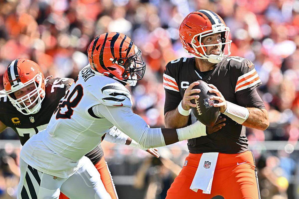 CLEVELAND, OHIO - SEPTEMBER 07: Joe Flacco #15 of the Cleveland Browns is pressured by Joseph Ossai #58 of the Cincinnati Bengals during the third quarter during the game at Huntington Bank Field on September 07, 2025 in Cleveland, Ohio. (Photo by Jason Miller/Getty Images)
