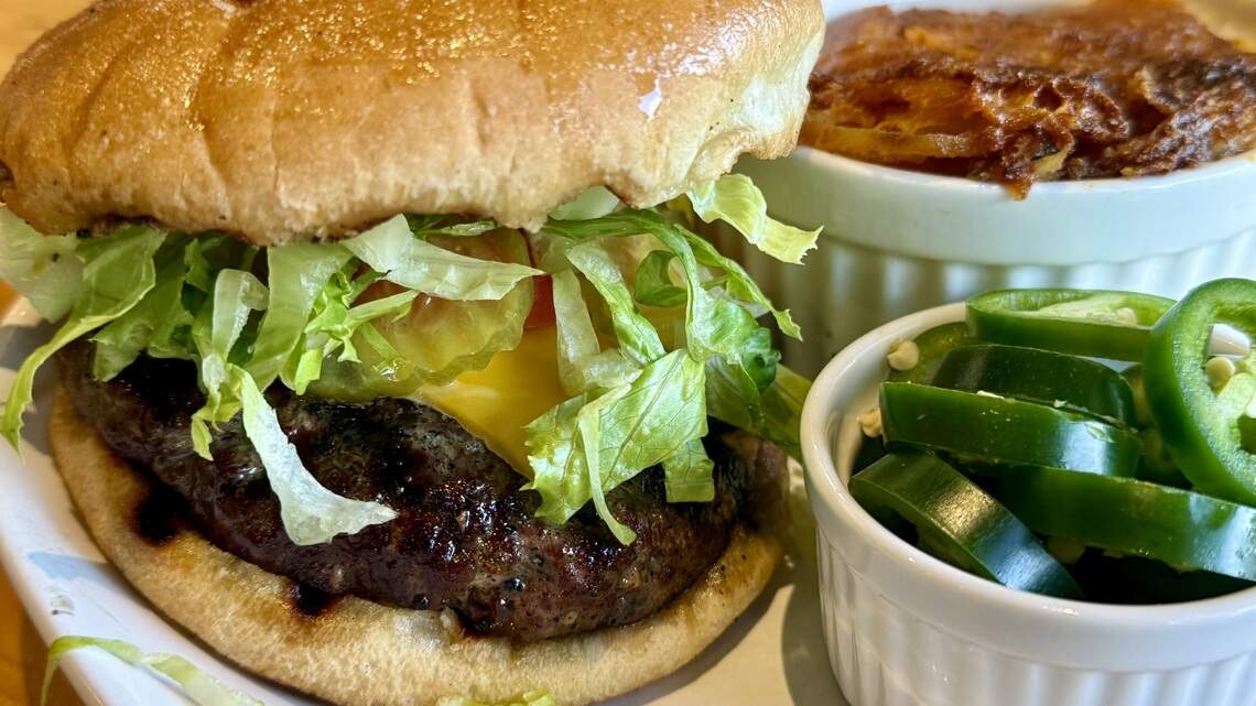 Here’s a neighborhood steakhouse with juicy cheeseburgers in Fort Worth