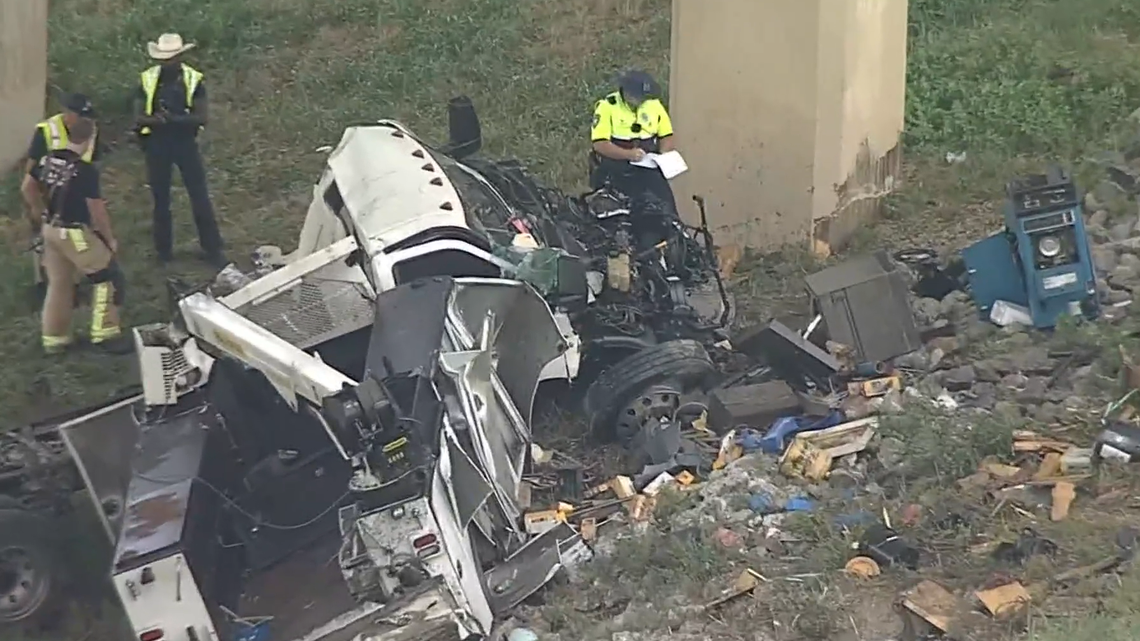 Truck plunges off overpass, closing parts of Texas 121 in Grapevine, police say