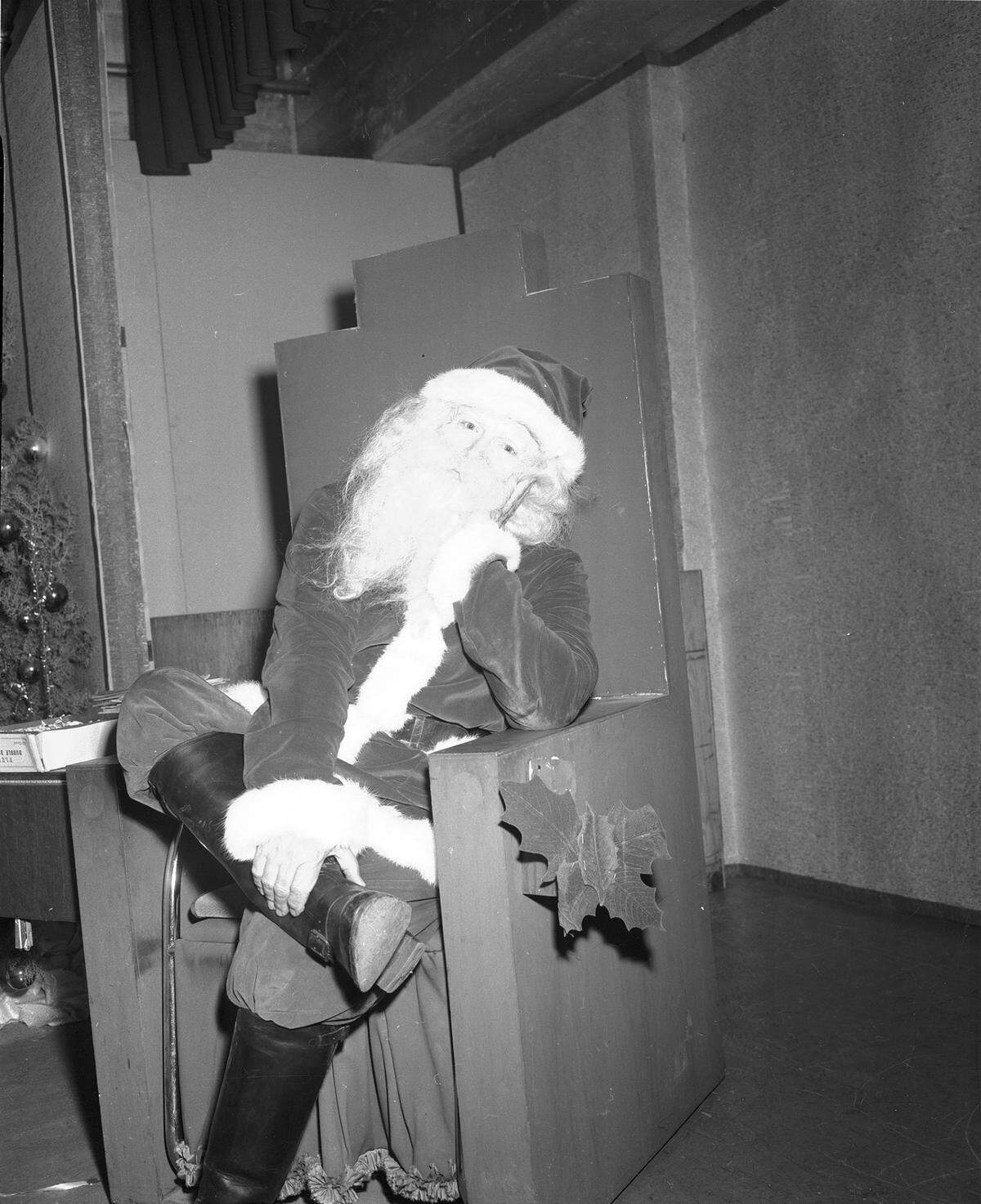 Dec. 20, 1949: Santa Claus takes a break during duties at Leonard’s department store’s Toyland. He has worked at this location for 10 Christmases.