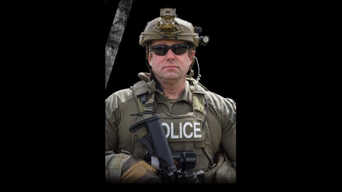 Fort Worth police fugitive unit officer, 53, dies after falling ill on-duty