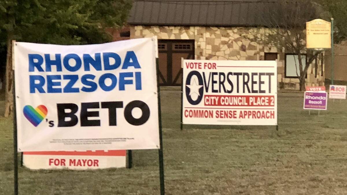 Signs for Hood County Republican Bob Swearingen mocked Granbury school trustee Rhonda Rezsofi for attending a Beto O’Rourke rally.