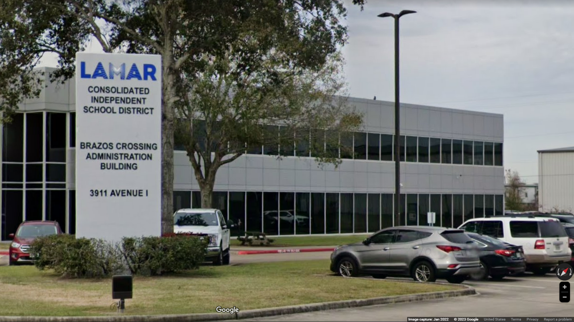 Estudiante ‘roba’ foto privada a trabajador de la escuela y la envía por AirDrop