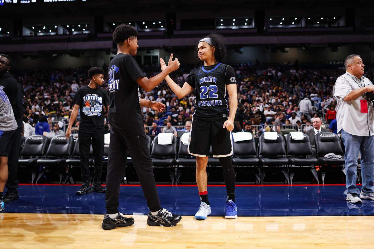 North Crowley guard Isaak Hayes (22) greets one of his teammates before the Class 6A Division I state championship against San Antonio Brennan at The Alamodome in San Antonio, Texas, March 14, 2026.