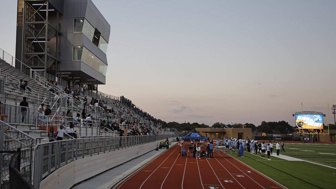 Arlington ISD athletic director lands job at Arlington-area college