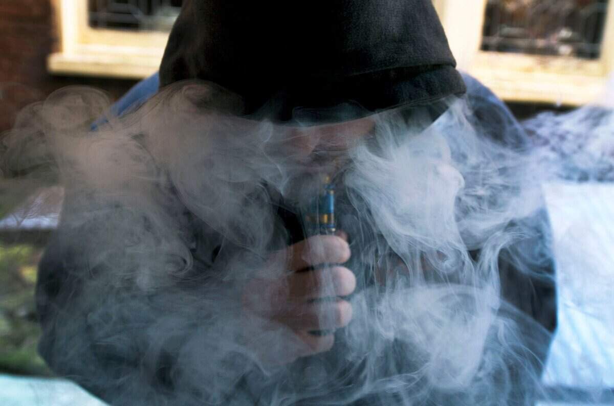 Teen vaping is on the rise in  Franklin County  and across the nation.Cpo Mwd 091918 Vaping Teens