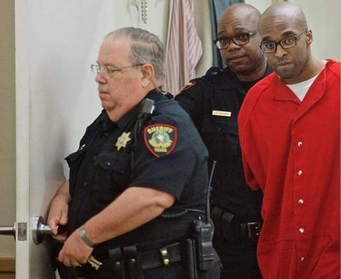 Paul Storey is taken to a March 20, 2017, court hearing by Tarrant County sheriff’s deputies.